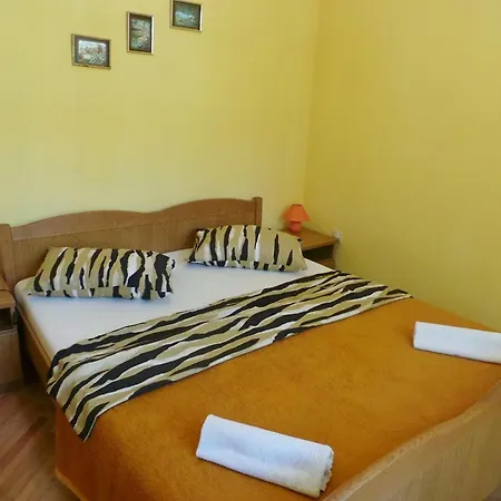 Cintya Apartment *