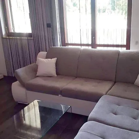 Cintya Apartment *